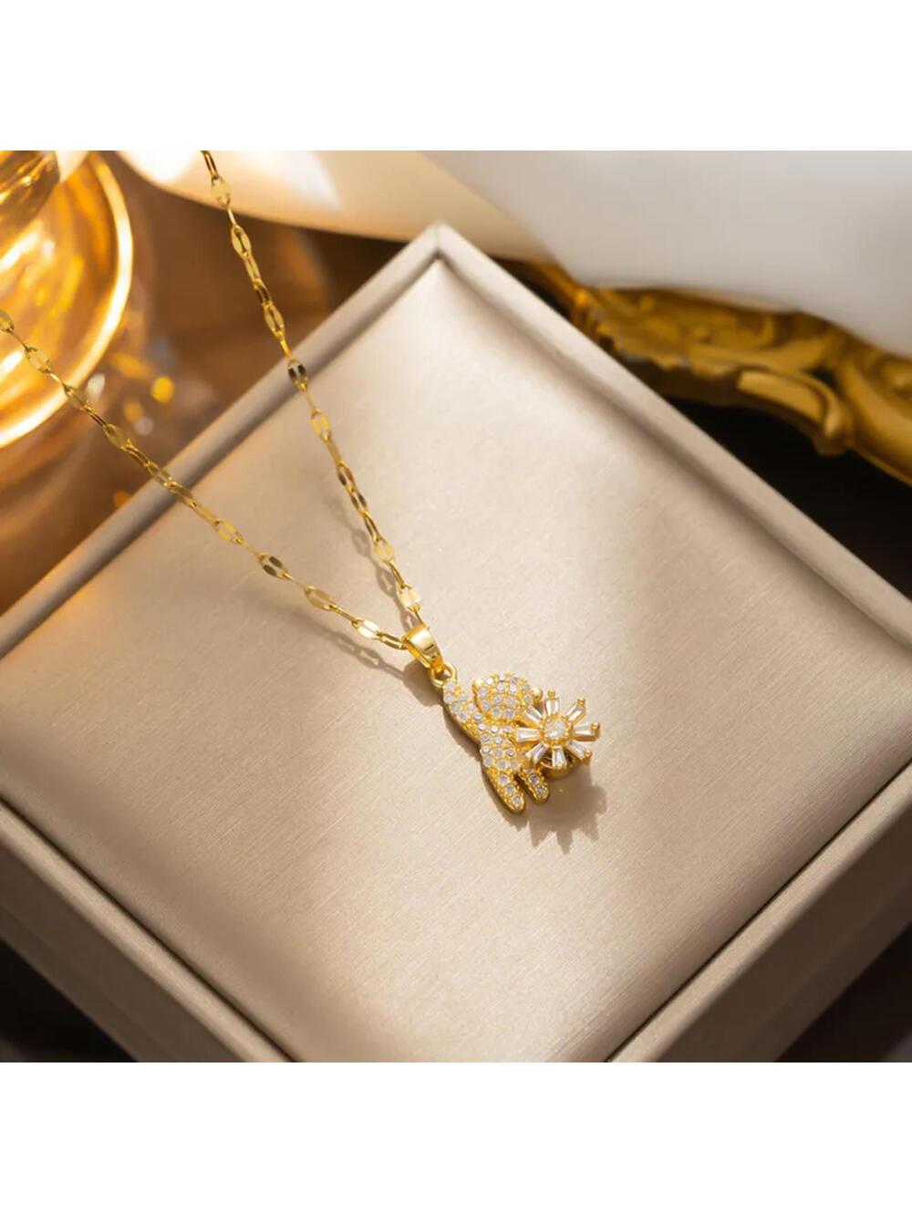 Bear with spinning flower - Necklace - Gold - CZs - 18"